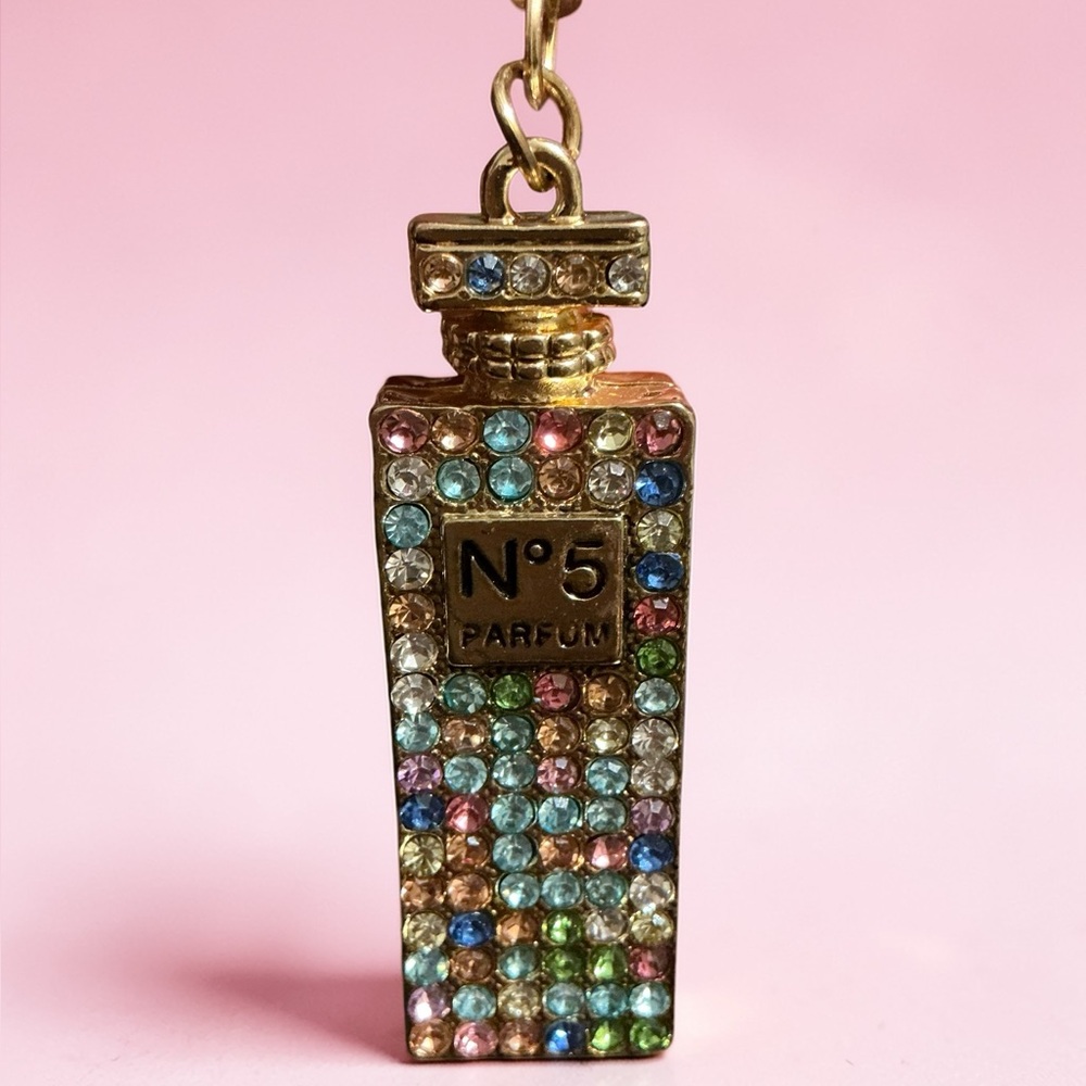 Rhinestone No 5 perfume Bottle Bag Charm Keychain Rainbow Crystal Purse Accessor